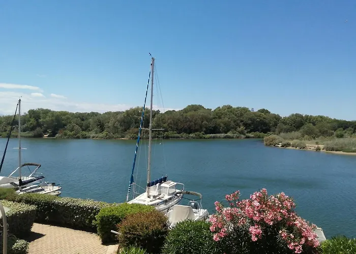 Vue Lagune Et Bateaux A 100M De La Plage